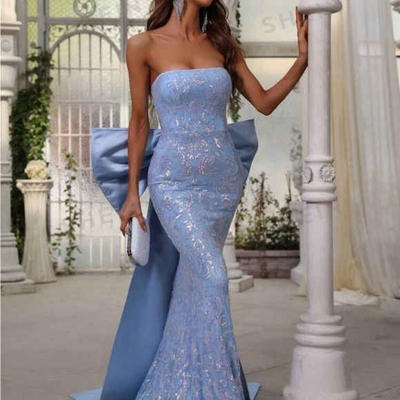 Stunning Formal Sequined Dress with Huge Bow - Picture 6 of 10